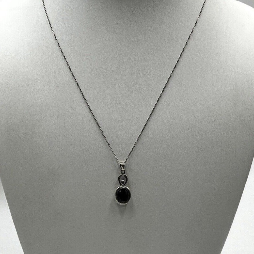 LUC LUCAS LAMETH Vintage Sterling Dark Red Oval Garnet Pendant Necklace